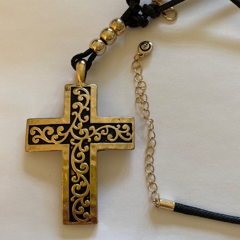 VINTAGE 1946 GOLD TONE CROSS ON BLACK CORD UNISEX NECKLACE